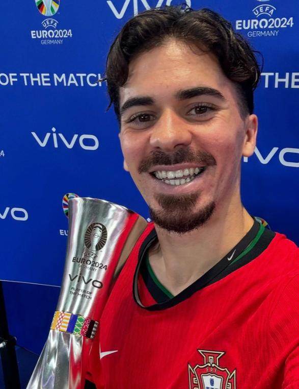 1718809753144002213.png 1718809753144002213.png