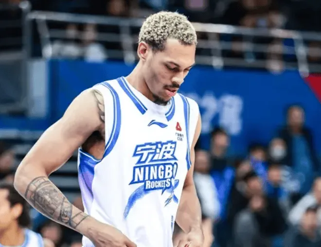 开云体育-贝兹利全场出战55秒，正向数据全部挂零、正负值-9